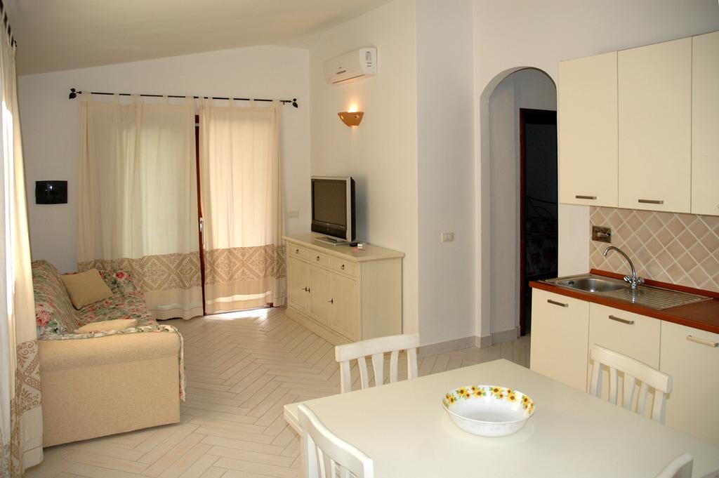 Holiday Homes Stella Marina 산테오도로 객실 사진