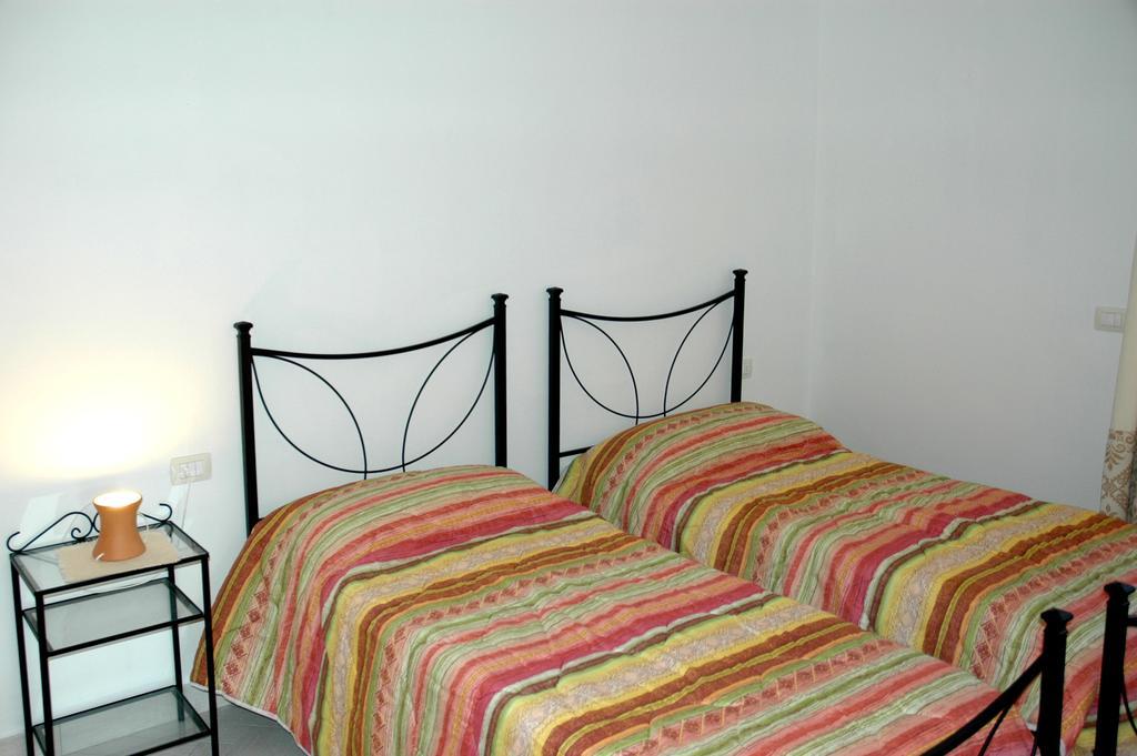 Holiday Homes Stella Marina 산테오도로 객실 사진