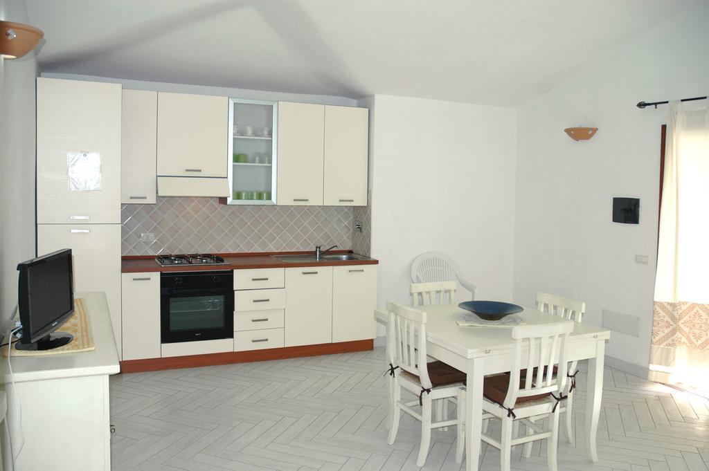 Holiday Homes Stella Marina 산테오도로 객실 사진