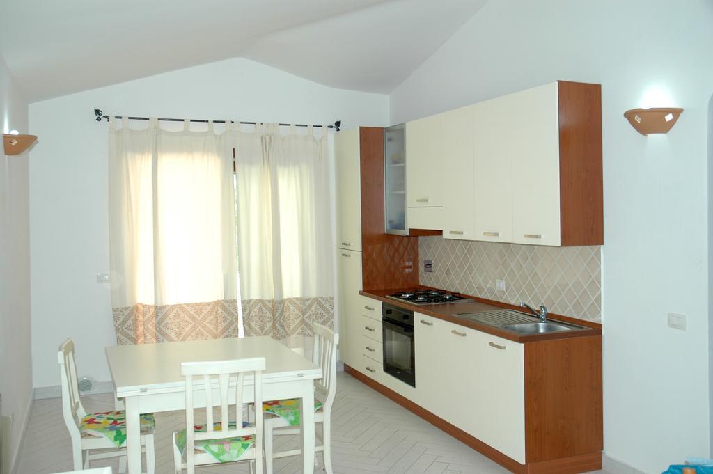 Holiday Homes Stella Marina 산테오도로 객실 사진